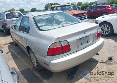 1996 Honda Accord Lx/Ex z USA, uszkodzony, nr VIN 1HGCD5630TA172402